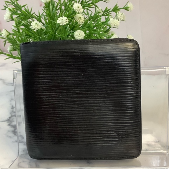 GUC Louis Vuitton Black Epi Bifold Wallet - Picture 1 of 5